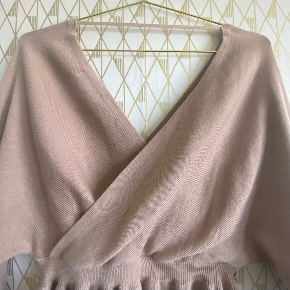 V neck Sweater with ruffles​ - Picture 4 of 10